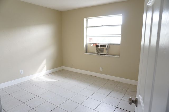 1601 W 37th Street 7, West Palm Beach, FL 33404