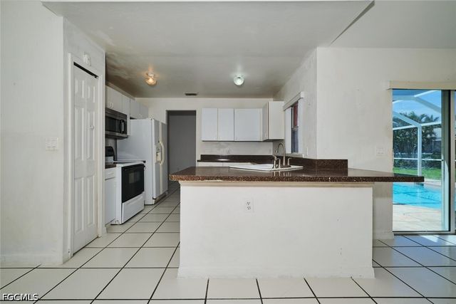 2813 SW 43rd ST, Cape Coral, FL 33914