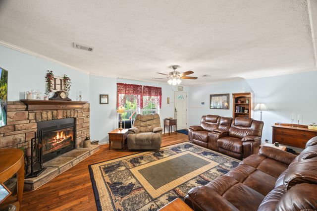 142 Tobe Lane, Celina, TN 38551