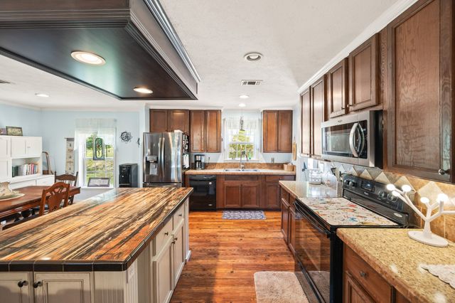 142 Tobe Lane, Celina, TN 38551