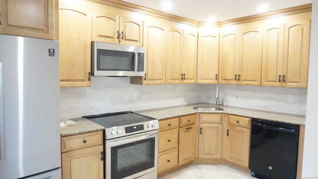 24 Overlook Drive 24, Monroe, CT 06468