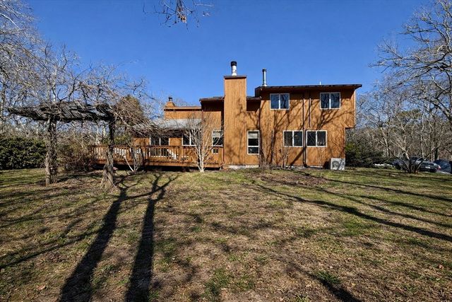 103 Meadow View Road, Oak Bluffs, MA 02557