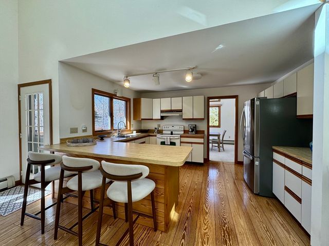 103 Meadow View Road, Oak Bluffs, MA 02557