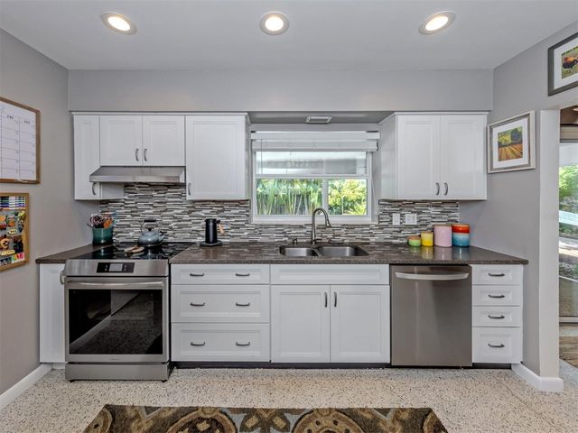 632 PARK DRIVE, Bradenton, FL 34209