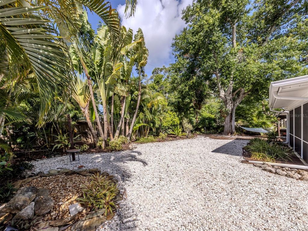 Image 28 of property listing at 632 PARK DRIVE, Bradenton, FL 34209