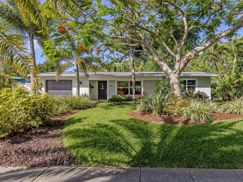 Image 6 of property listing at 632 PARK DRIVE, Bradenton, FL 34209