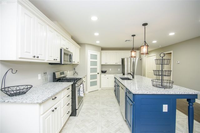 1614 Clare Dr, Corpus Christi, TX 78412