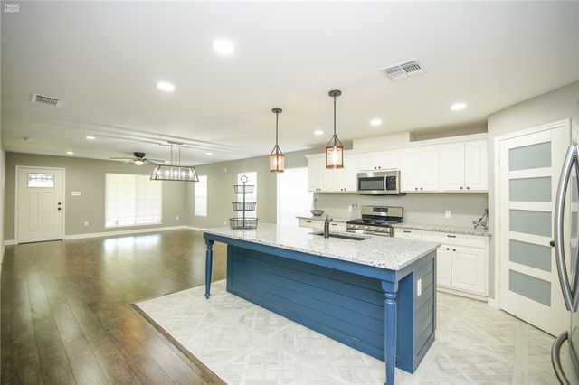 1614 Clare Dr, Corpus Christi, TX 78412