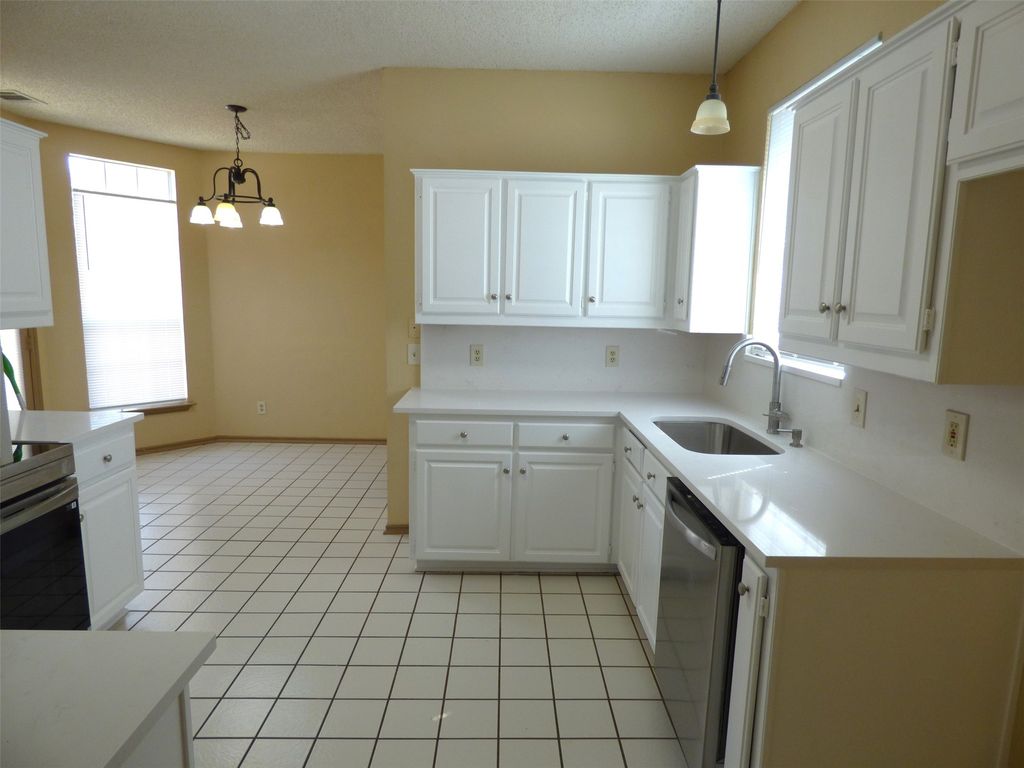 3918 Alto Avenue, Carrollton, TX 75007 — photo 3