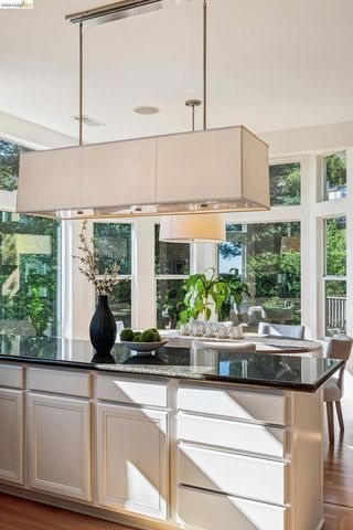 35 Bay Forest Ct, Oakland, CA 94611