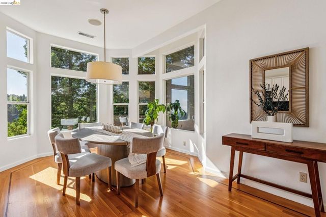35 Bay Forest Ct, Oakland, CA 94611