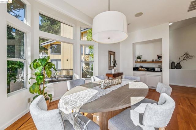 35 Bay Forest Ct, Oakland, CA 94611