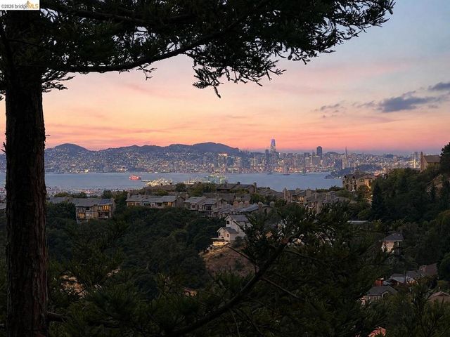 35 Bay Forest Ct, Oakland, CA 94611