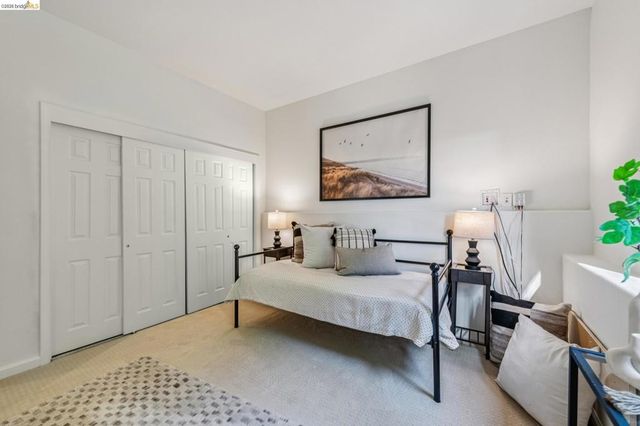 35 Bay Forest Ct, Oakland, CA 94611