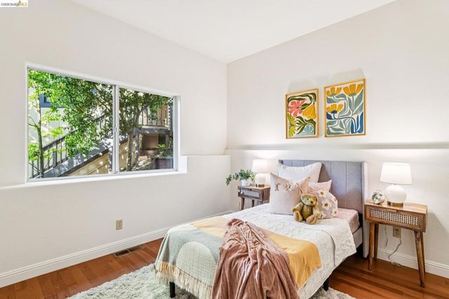 35 Bay Forest Ct, Oakland, CA 94611