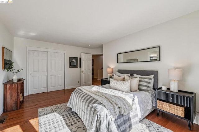 35 Bay Forest Ct, Oakland, CA 94611