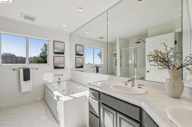 35 Bay Forest Ct, Oakland, CA 94611