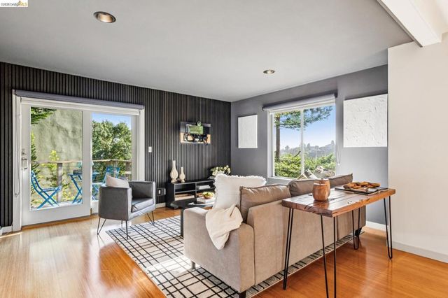 35 Bay Forest Ct, Oakland, CA 94611