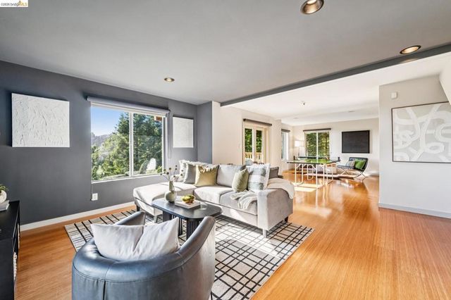 35 Bay Forest Ct, Oakland, CA 94611