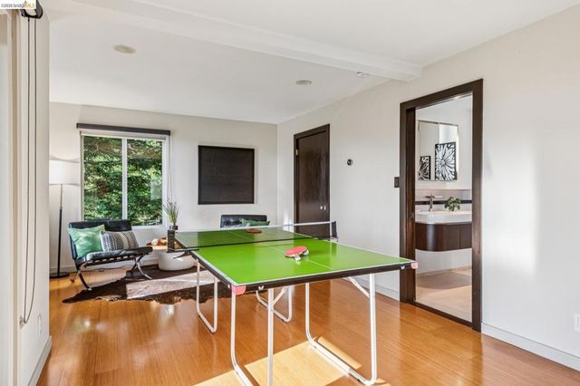 35 Bay Forest Ct, Oakland, CA 94611