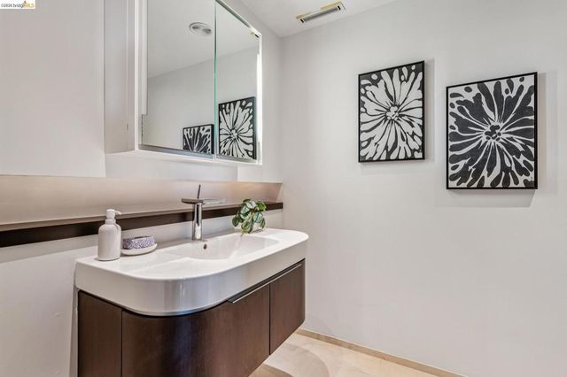 35 Bay Forest Ct, Oakland, CA 94611