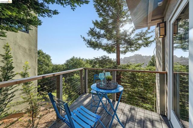 35 Bay Forest Ct, Oakland, CA 94611