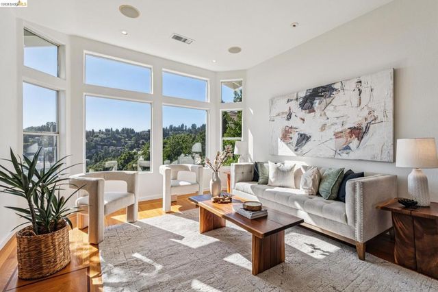 35 Bay Forest Ct, Oakland, CA 94611