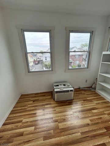 232 Franklin St, Elizabeth City, NJ 07206