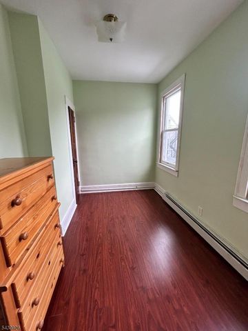 232 Franklin St, Elizabeth City, NJ 07206