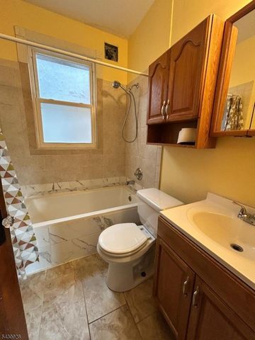 232 Franklin St, Elizabeth City, NJ 07206