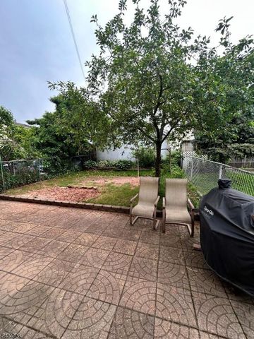 232 Franklin St, Elizabeth City, NJ 07206