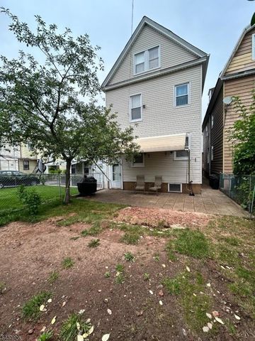 232 Franklin St, Elizabeth City, NJ 07206