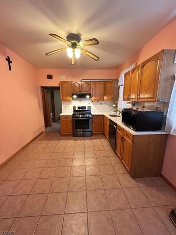 232 Franklin St, Elizabeth City, NJ 07206