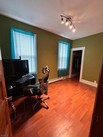 232 Franklin St, Elizabeth City, NJ 07206