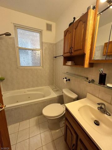 232 Franklin St, Elizabeth City, NJ 07206