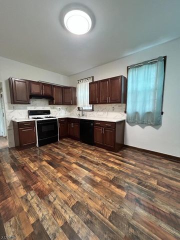 232 Franklin St, Elizabeth City, NJ 07206