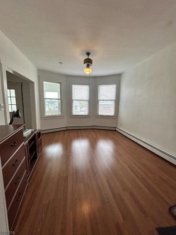 232 Franklin St, Elizabeth City, NJ 07206