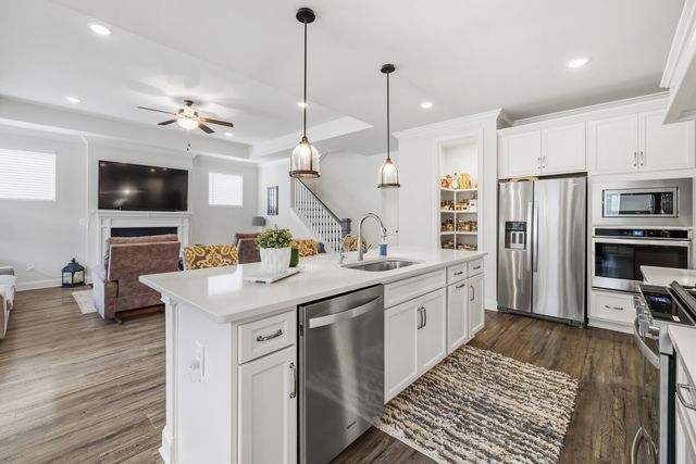 517 Oakvale Ln, Mount Juliet, TN 37122
