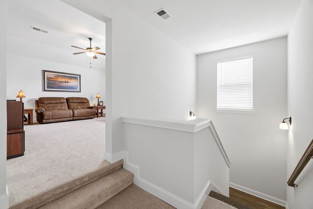 517 Oakvale Ln, Mount Juliet, TN 37122