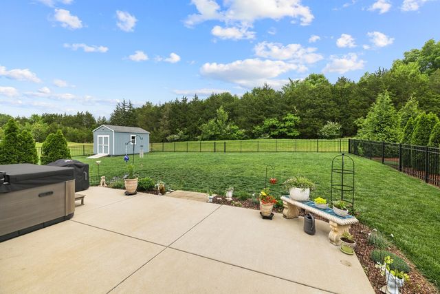 517 Oakvale Ln, Mount Juliet, TN 37122