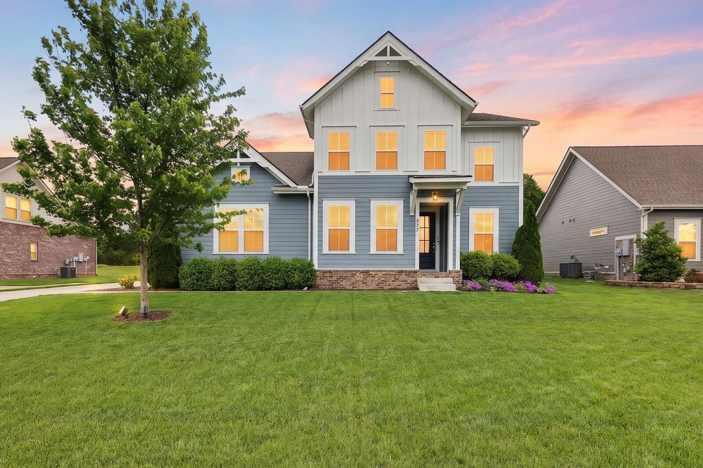 517 Oakvale Ln, Mount Juliet, TN 37122