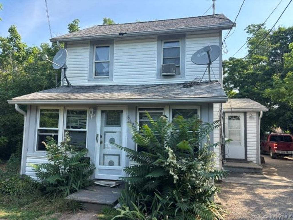 842 Osborn Avenue, Riverhead, NY 11901