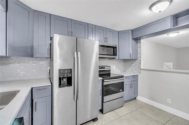 4760 W Lucerne Lakes Blvd W 408, Lake Worth, FL 33467