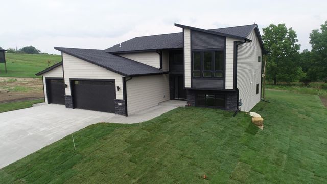 3503 Stonehedge Drive NE, Rochester, MN 55906