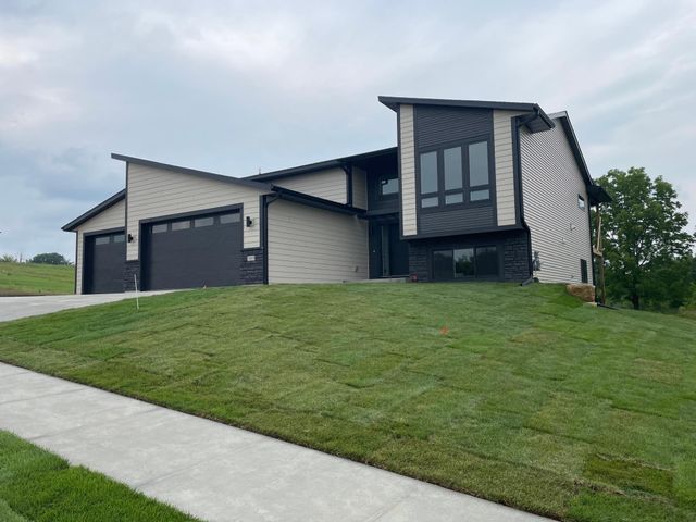 3503 Stonehedge Drive NE, Rochester, MN 55906
