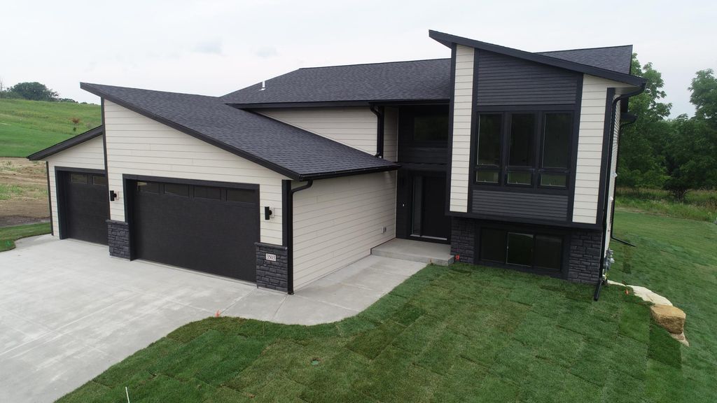 3503 Stonehedge Drive NE, Rochester, MN 55906
