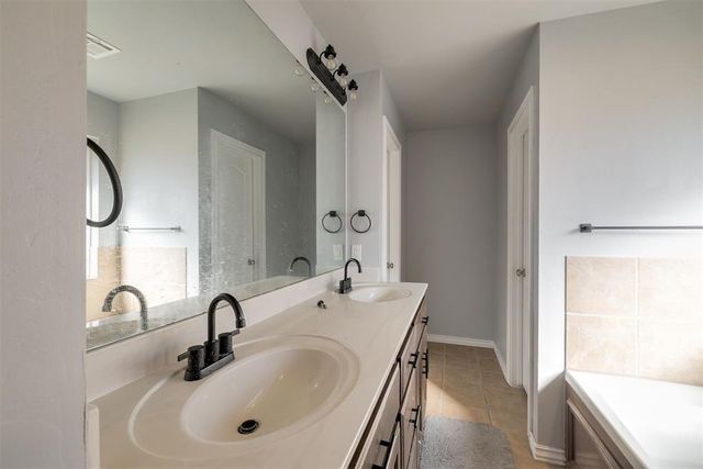 805 Dana Drive, Yukon, OK 73099