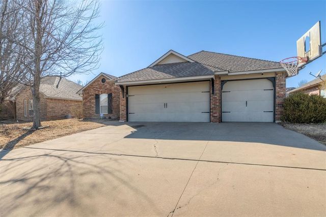 805 Dana Drive, Yukon, OK 73099