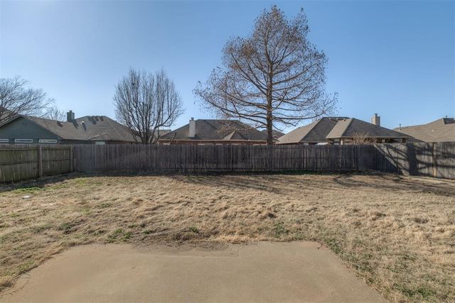 805 Dana Drive, Yukon, OK 73099