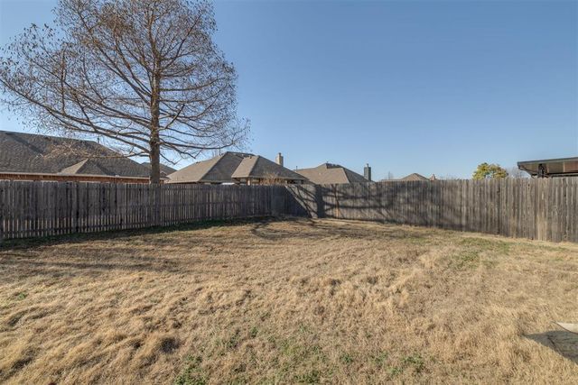 805 Dana Drive, Yukon, OK 73099